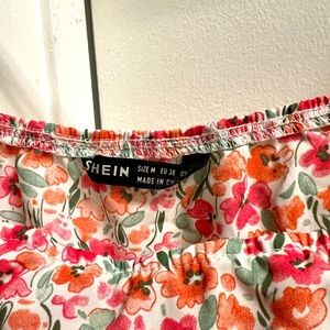 Floral short sleeve crop top